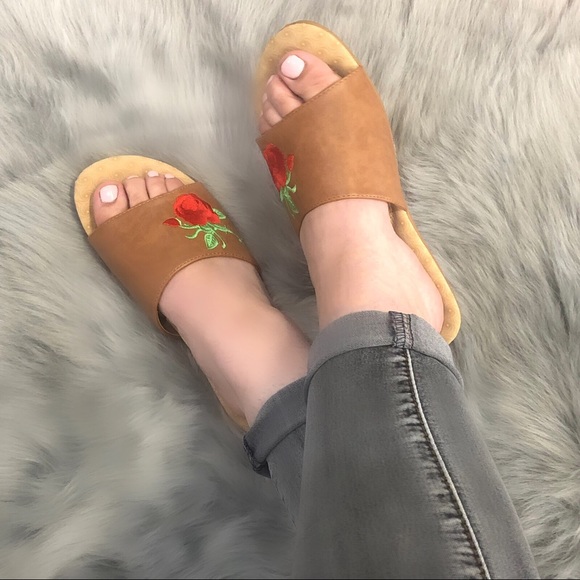 Camel Slides/Sandals Very Comfortable 😍😍 - Picture 2 of 4